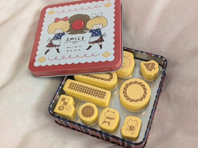 mizutama クッキーみたいなはんこ 缶に収納した様子