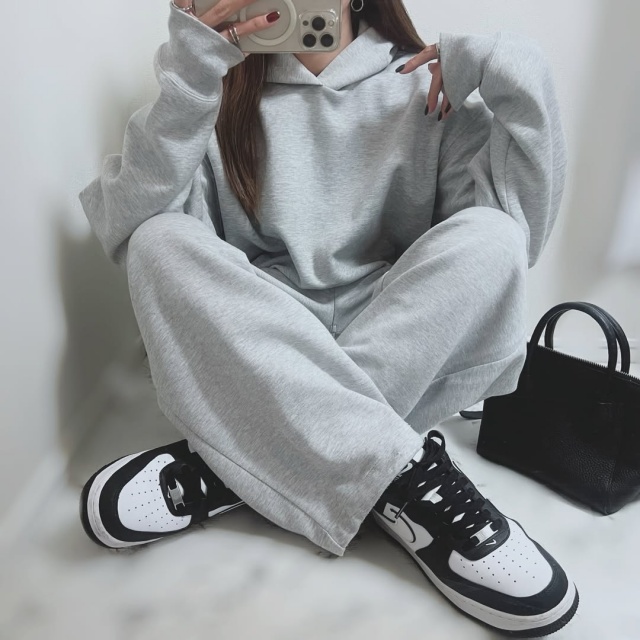 UNIQLO：C「スウェットオーバーサイズプルパーカ」