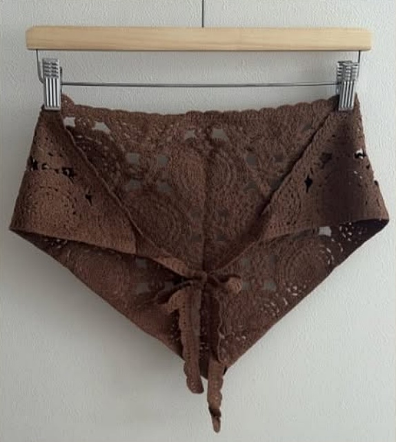 しまむら「クロシェ刺繍腰巻きスカート」