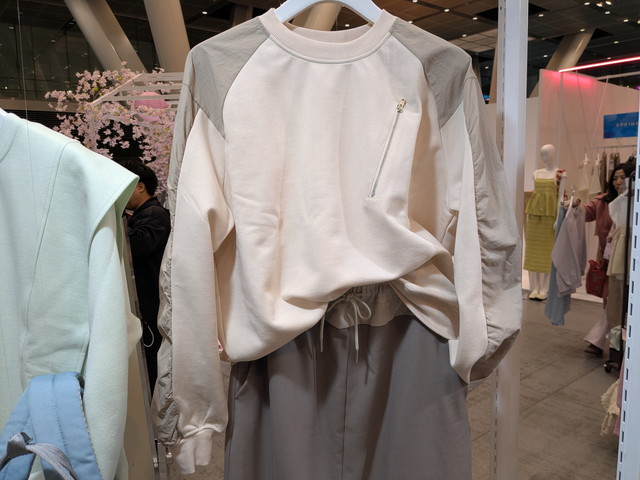 布帛切替スウェット