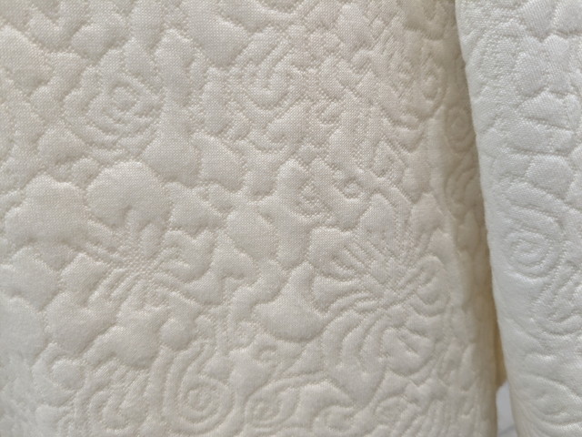 ふくれジャガードプルオーバーの素材感