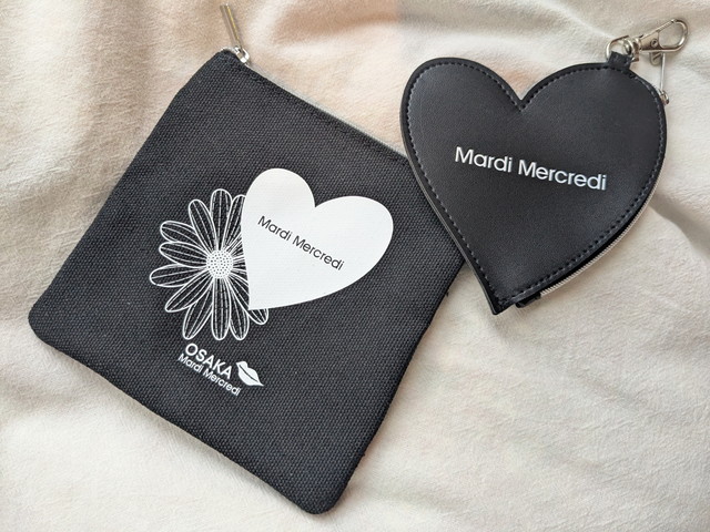 Mardi Mercrediのフラットポーチとハートポーチチャームのセット