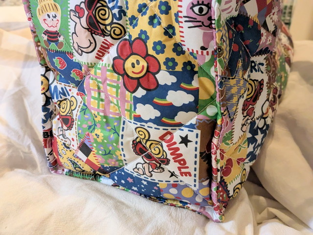 スクエアバッグのマチとスクエア形状がわかるサイドビュー