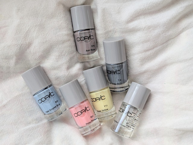 布の上に並べたCOPICネイルカラー6本