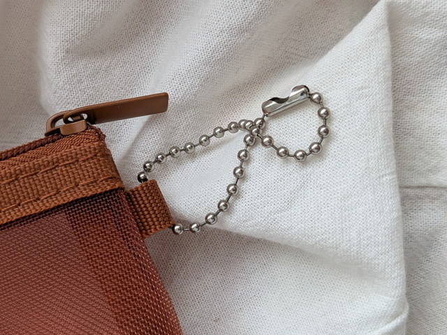 メッシュポーチ ファスナー ボールチェーン ジッパーディテール