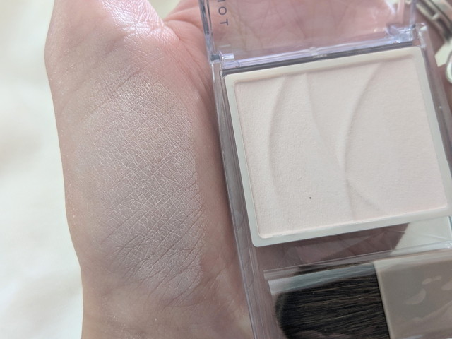 セザンヌ トーンフィルターハイライト 02 フィルターピンク スウォッチ