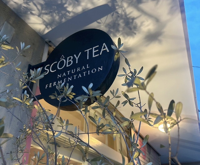 SCOBY TEA Natural Fermentationの看板