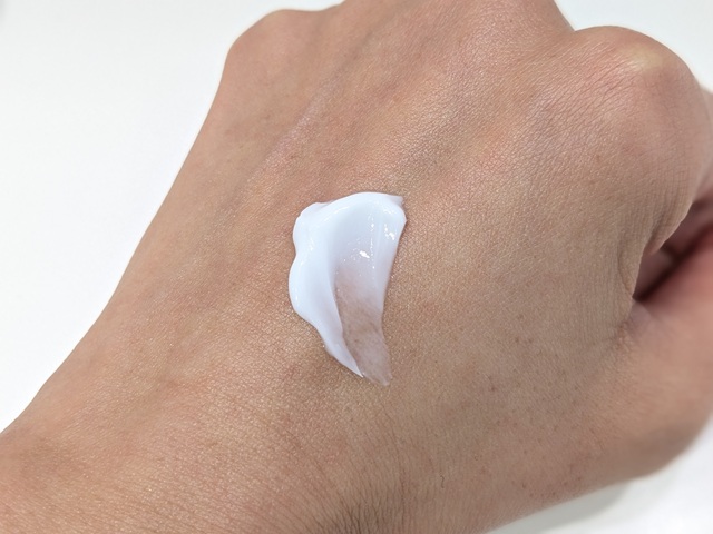 TK マッサージクリームのテクスチャ