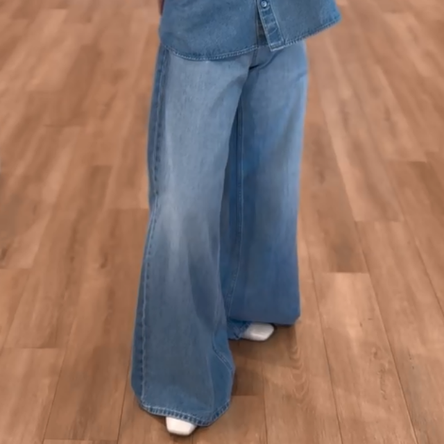 UNIQLO：C「ローライズワイドジーンズ」