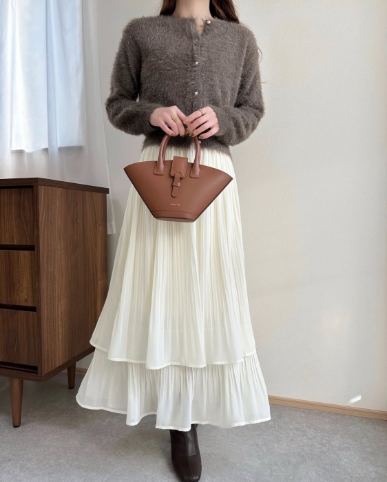 GU「シャイニークルーネックカーディガン」