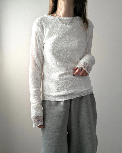 2セットシアーT+レースTを着用