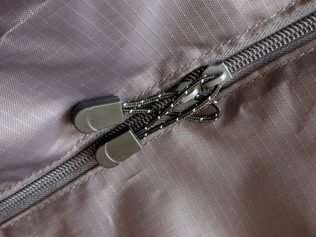 Colemanボストンバッグ ダブルジッパー アップ