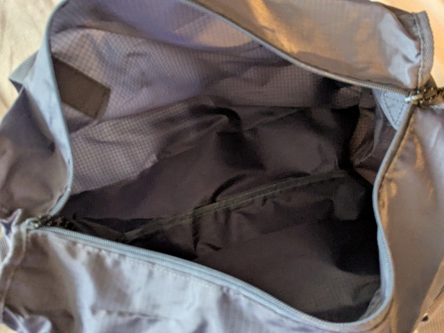 Colemanボストンバッグ 内側