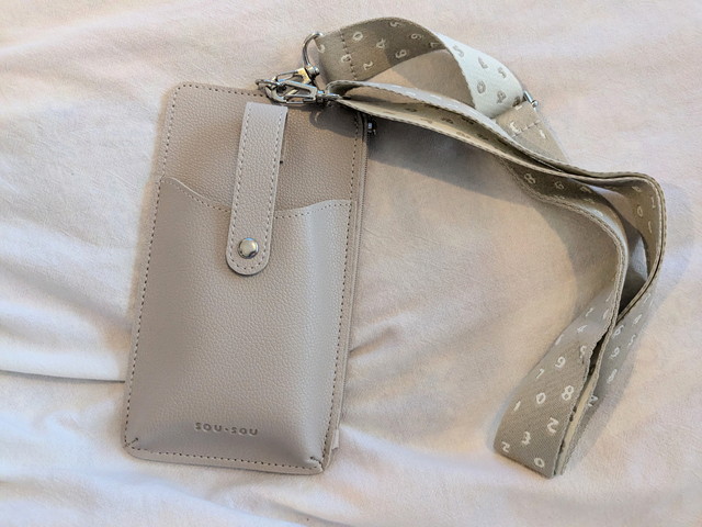 SOU・SOU レザー調スマホポシェット 全体