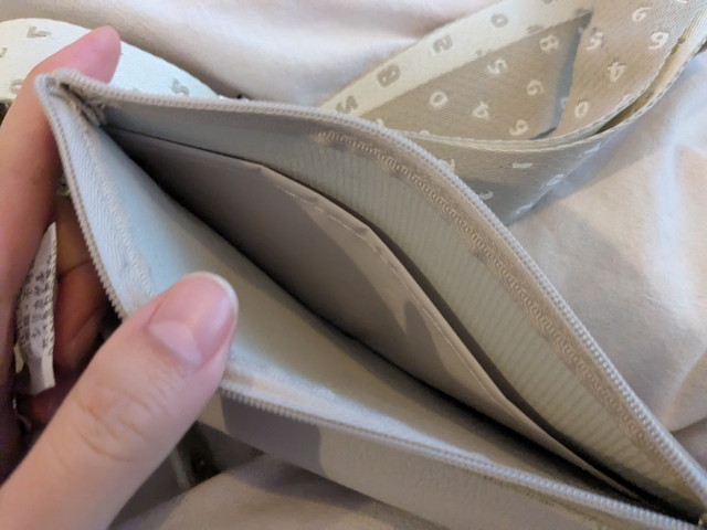 SOU・SOU レザー調スマホポシェット 内側ジップポケット