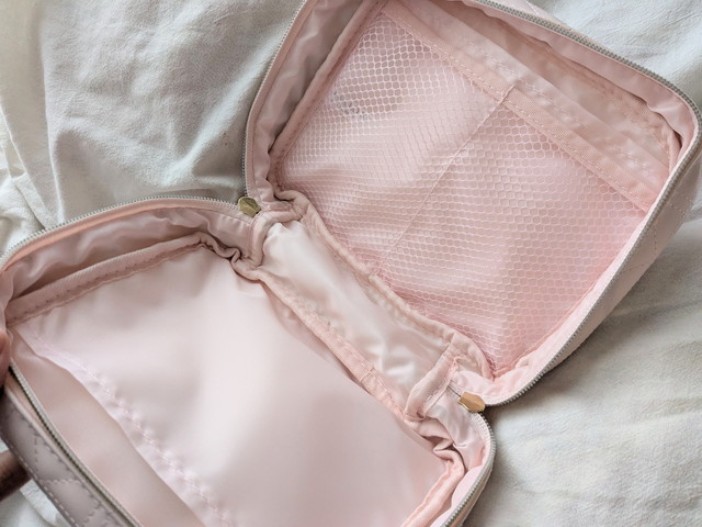 いちご宝物ケース 内部（蓋側メッシュポケット）