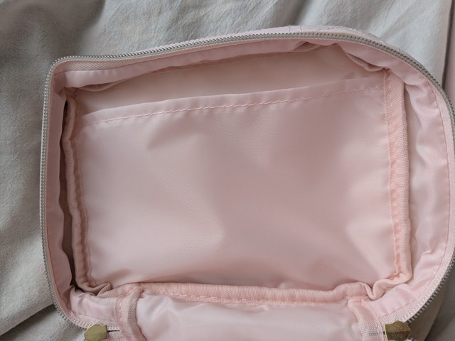 いちご宝物ケース 内部（本体側）