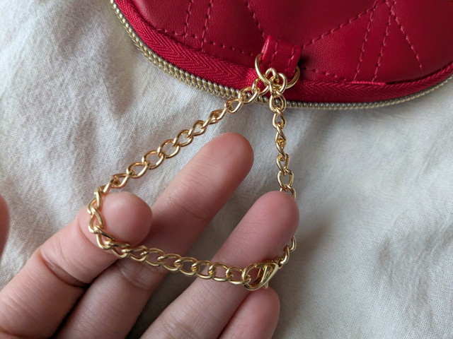 いちごチャームポーチ ゴールドチェーン