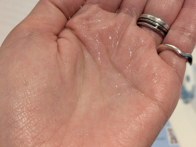 ママ&キッズ バランスミルキージェル テクスチャ