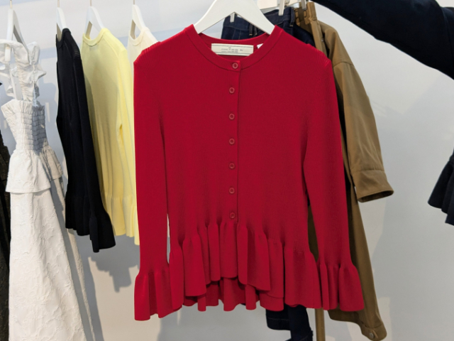 GU×rokhのリブフリルカーディガン(7分袖)