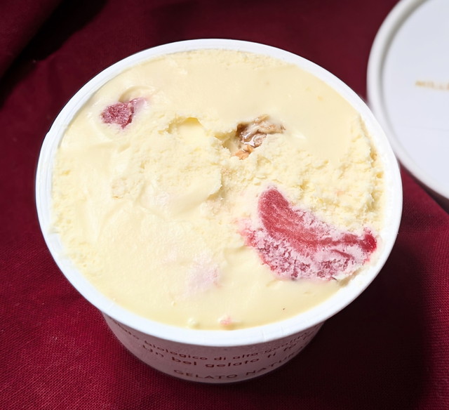 ジェラート ナトゥラーレ イチゴのミルフィーユ 中身