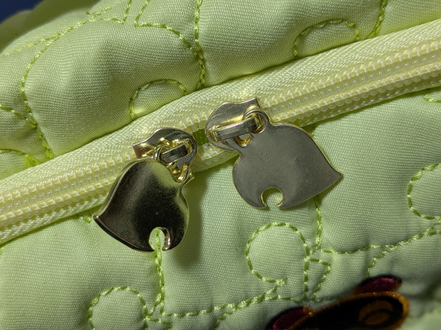 あつまれどうぶつの森 大容量ポーチ たぬきちシルエットチャーム