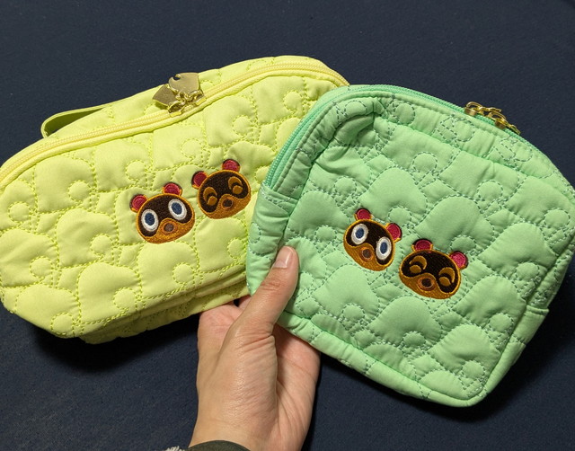 あつまれどうぶつの森 デイリーポーチと大容量ポーチ 並べて比較