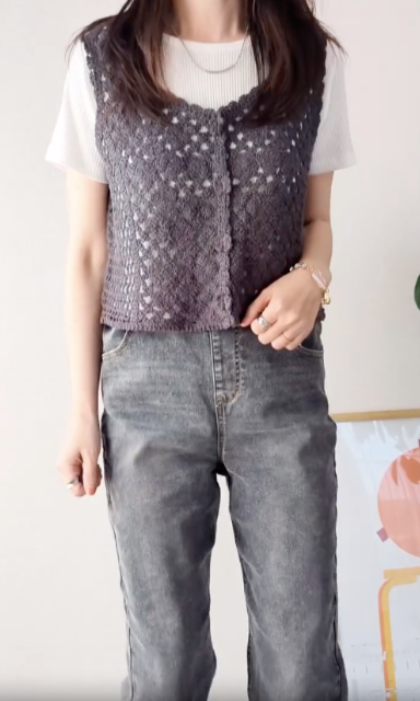 ボタンカギバリビスチェを着たコーデ