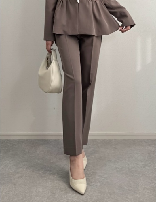 しまむら「TPUテーパードパンツ」