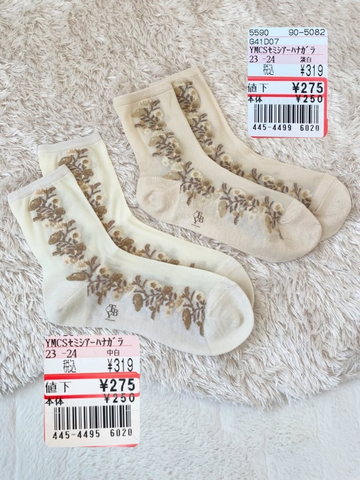 しまむら「セミシアー花柄クルーソックス」