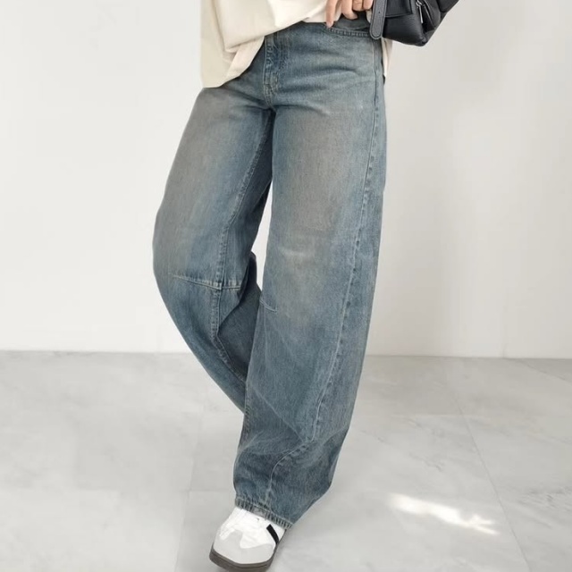 GU「バレルレッグジーンズ」