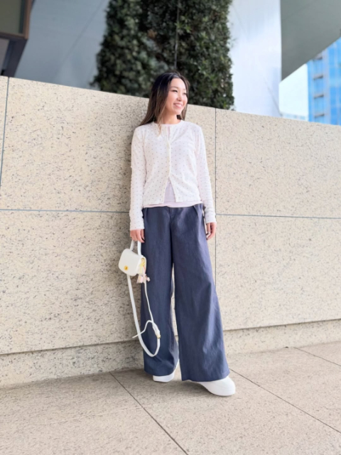 ポインテールカーディガンを着たコーデ