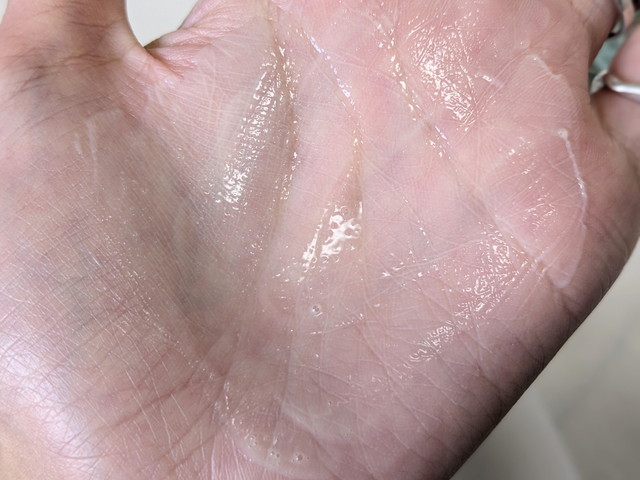 luamo UVアクアヴェール 塗り伸ばし