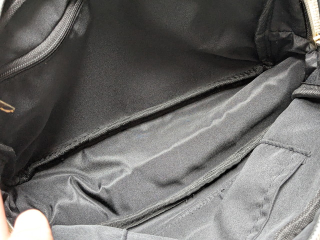バッグ内側オープンポケット2つ