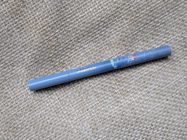 絵画リキッドアイライナー01ブラック ブルーグレーの軸