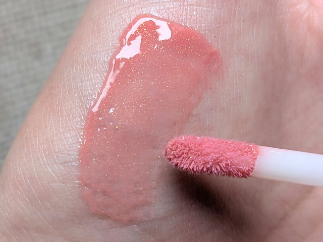 グラマラスリッププランパー06スイートフィグ スウォッチ コーラルピンクラメ