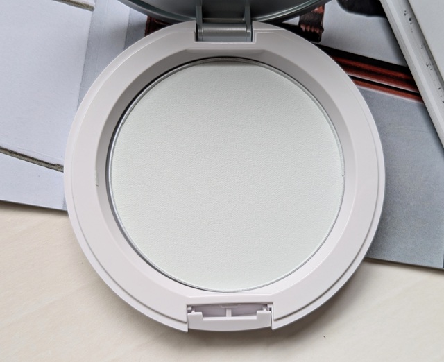 アンプルール フェイスパウダー クールの中身の写真