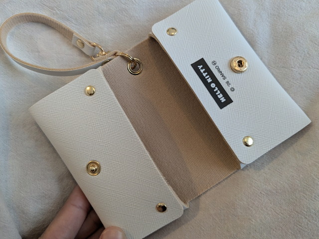 ハローキティマルチケース 内側 開いた状態