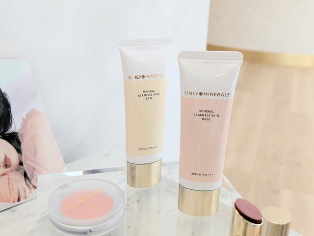 オンリーミネラル ミネラルシームレススキンベース2色並べ