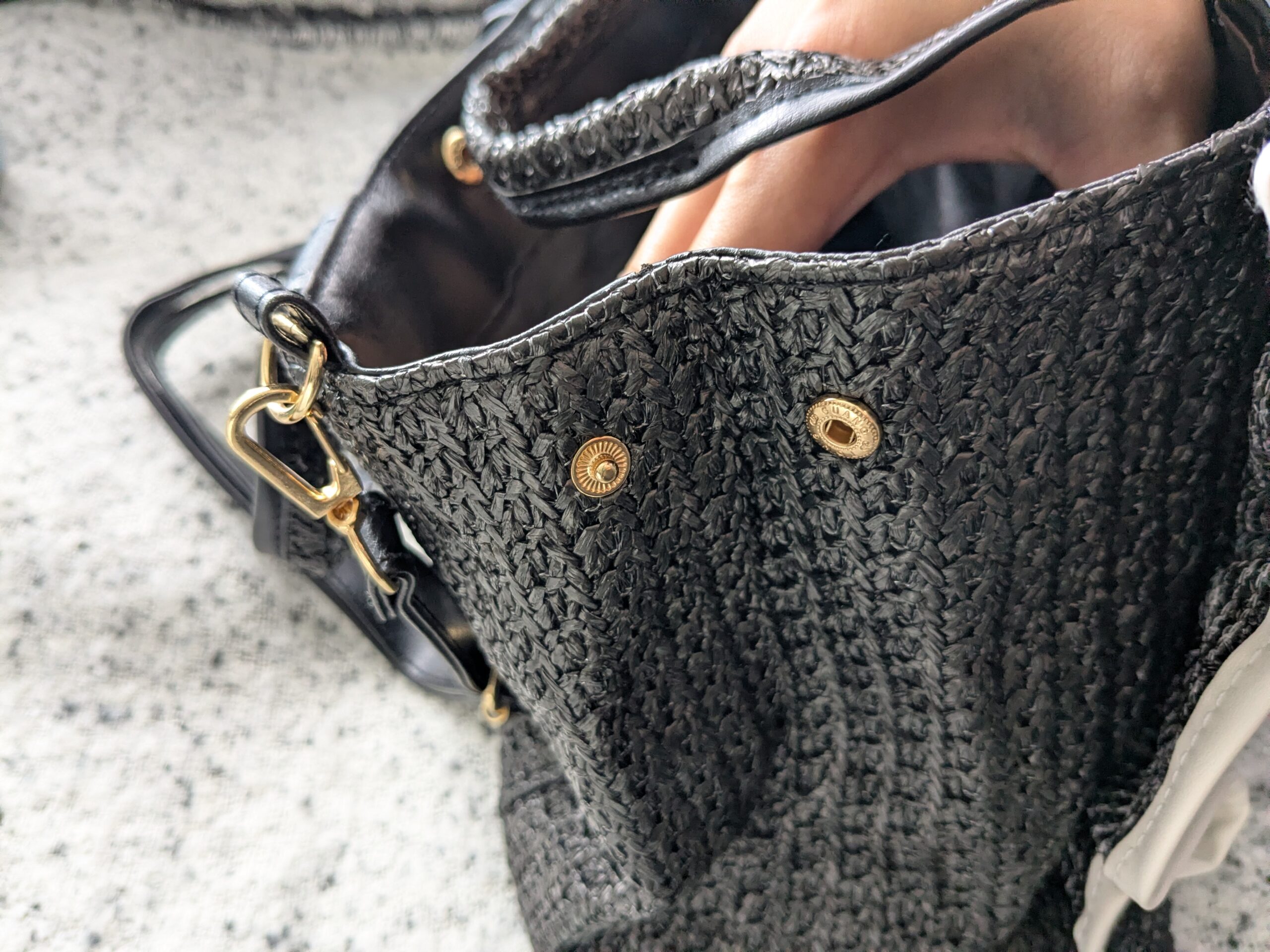 JILL by JILL STUART BOOK かごバッグ BLACK ver.のマグネットボタンアップ