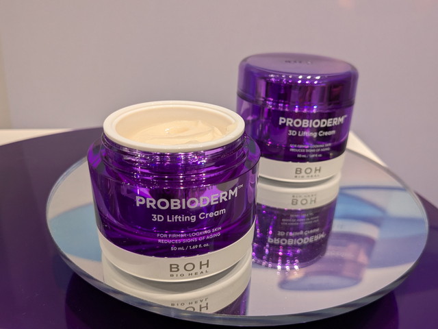 BIOHEAL BOHのプロバイオダーム 3Dリフティングクリームを2つ並べたようす