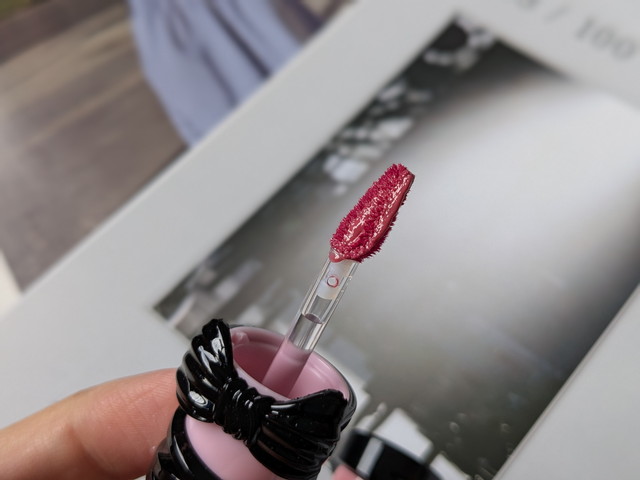 CipiCipiデューイフィルムティントRのチップにのった深みカラーのアップ