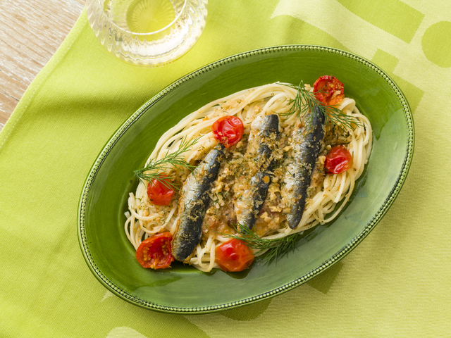 成城石井自家製 北海道産イワシとトマトのリングイネ シチリア風