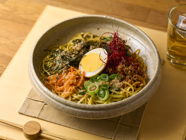 成城石井自家製 九条葱と二種混合魚粉の台湾まぜそば（自家製麺使用）