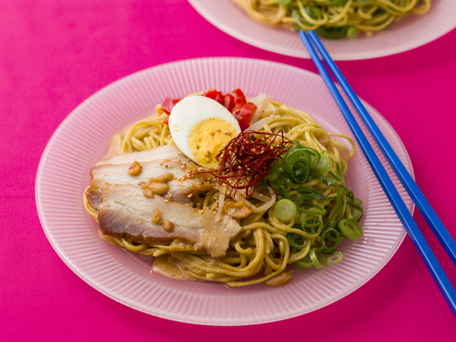 成城石井自家製 濃厚胡麻だれのしび辛麻醤麺（自家製麺使用）