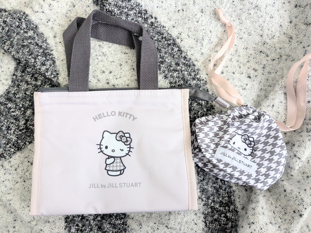 ハローキティ保冷バッグとおむすび巾着の2点セット全体