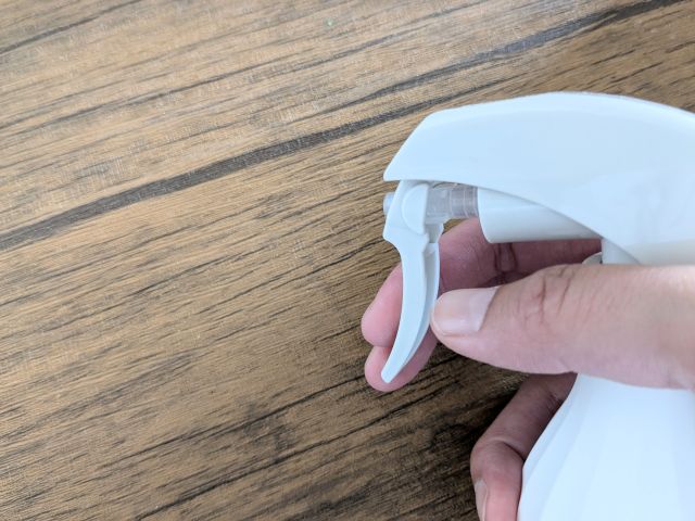 Shell we clean?の野菜ウォッシュパウダーのボトル単体。シンプルなホワイトのパッケージ