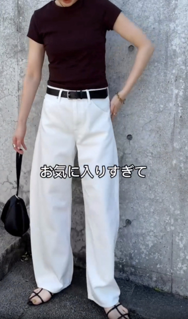 バギーバレルレッグジーンズを着たコーデ