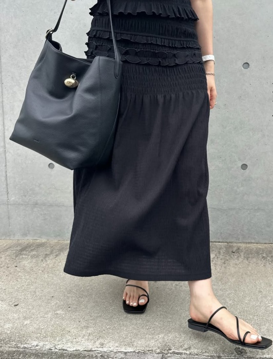 UNIQLO and Cecilie Bahnsen「シャーリングスカート」