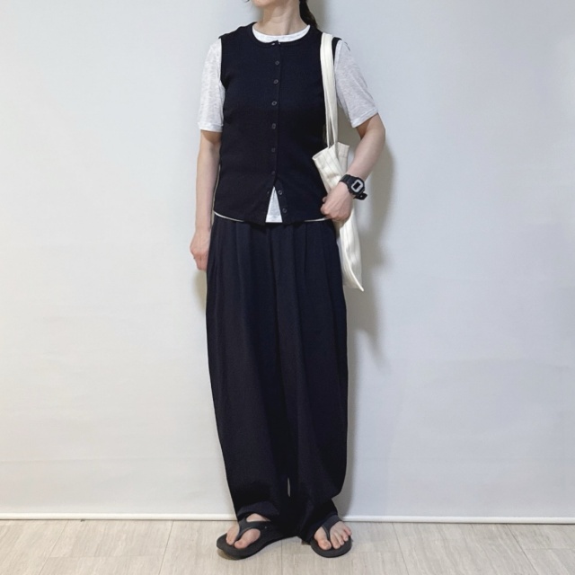 UNIQLO「フロントオープンシェルトップTノースリーブ」